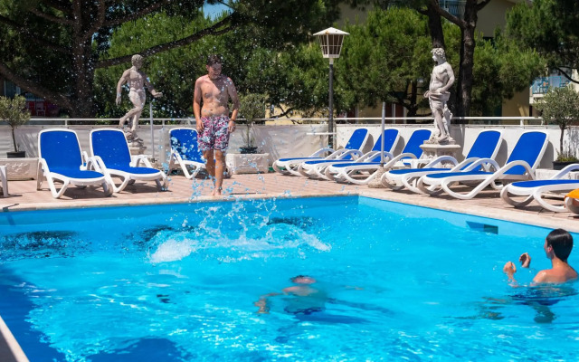 Hotel Trevi