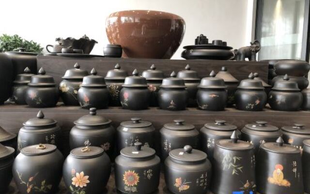 Xihan Hotel (Jianshui Ancient City Small Train Store)
