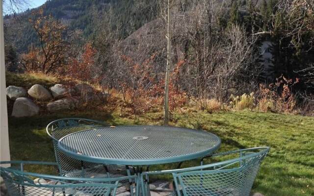Canyon Run I-101 3 Bedroom Condo by RedAwning