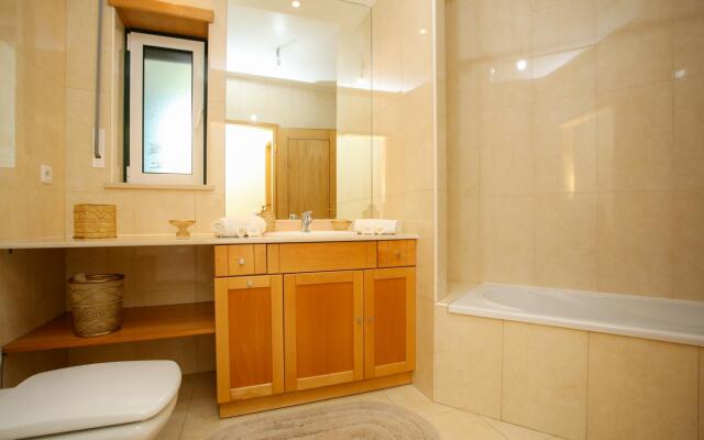 Atlantic Ocean Pool Apartment