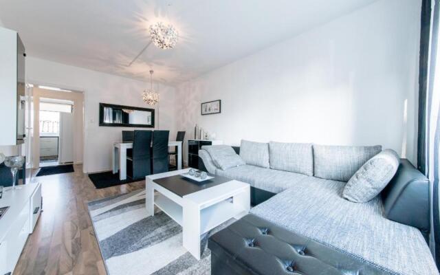 Id 5502 - Private Apartment