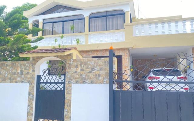 Agradable Casa Con Estacionamiento Privado