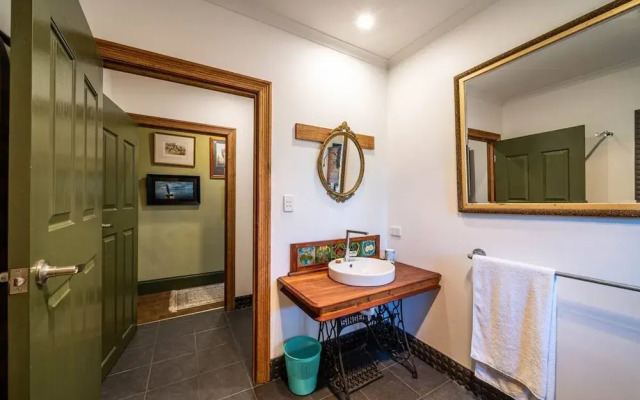 The Spotted Cow City Fringe Pet-friendly