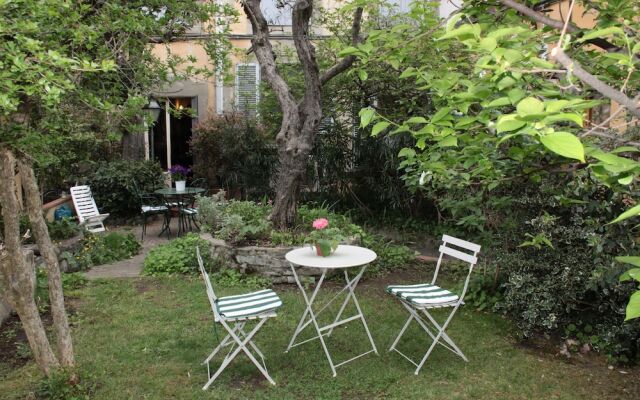 Domus Giorgio Authentic 1600's apt with Stunning Garden and Rooftop