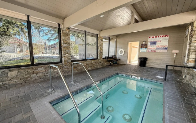 Snowcreek Iv #594 3 Bedroom Condo