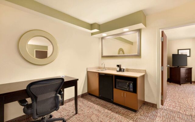 Garner Hotel August West by IHG