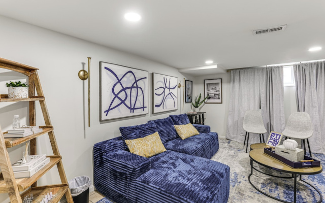 Walk to Patterson Park! Pet-friendly Townhome