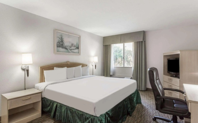 The Grand Inn