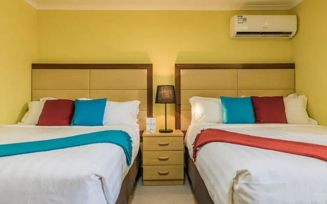 2 Queen Studio w Pool BBQ Hotwater Close 2 Beach