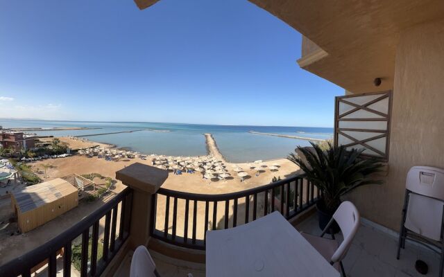 Luxury Front Sea View Apartment in Hurghada