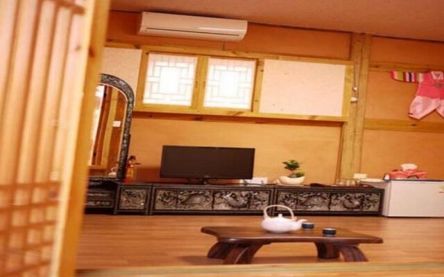 Haemil Hanok Guesthouse