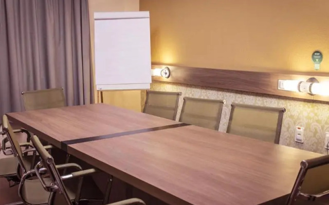 Hotel 10 Aparecida de Goiania