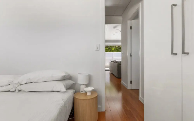 Relaxing 2-bed Home Close to Beaches and Parks