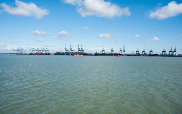 Admirals Harbour View 2-bed Apartment in Harwich