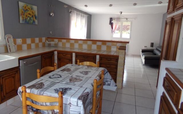Villa With 4 Bedrooms in Florensac, With Enclosed Garden - 15 km From
