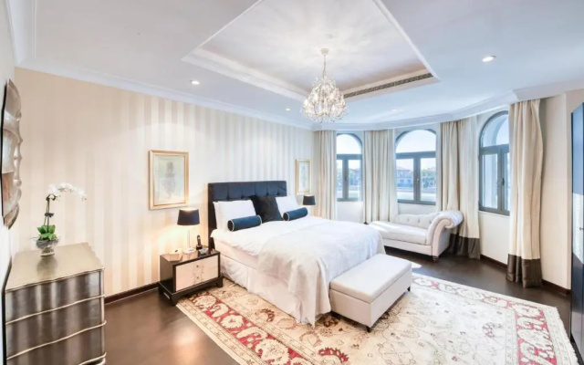 Maison Privee - Glamourous Beachfront Villa on The Palm w/ Pool