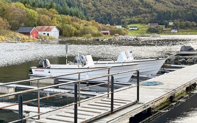 10 Person Holiday Home in Brattvag