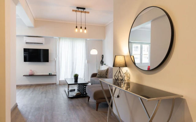 Sea Breeze Suite Next to Flisvos Marina