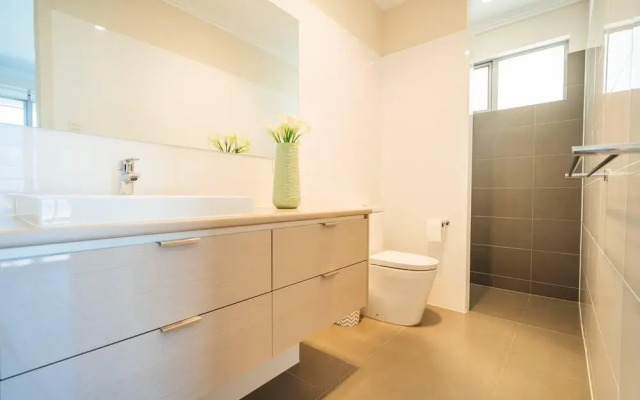 La Bella Vita-beachfront Living - Lift - Sunset Views