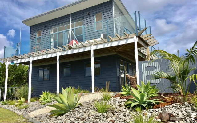 Oceans 8 - Mangawhai Heads Holiday Home