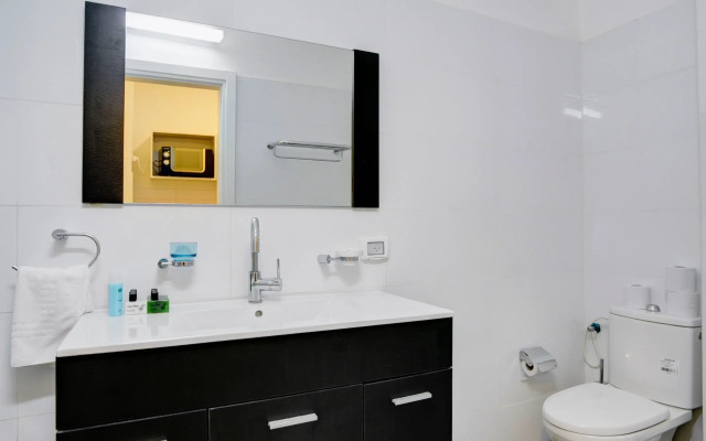 Geula Suites