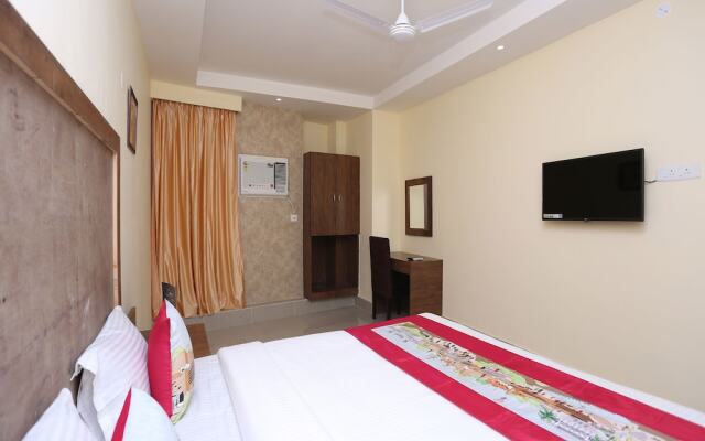 OYO 9814 Hotel Parnil Palace 2