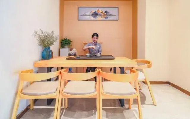 Lavande Hotel (Heyuan High Speed Railway Station Country Garden)