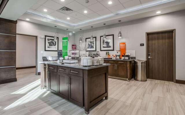 Hampton Inn & Suites North Dallas Central Expy