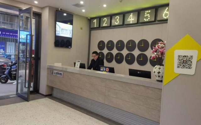 7 Days Inn (Wuhan Youyi Road Light Rail Station)