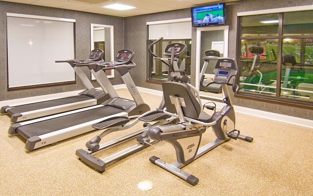 Holiday Inn Express Hotel & Suites Fulton by IHG