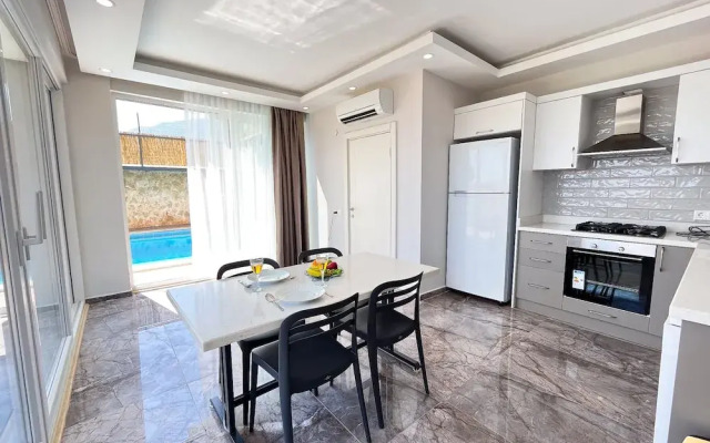 Villa With Private Pool Garden - All Rooms w AC