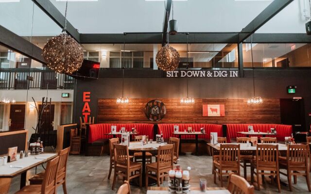 Coast Nisku Inn & Conference Centre