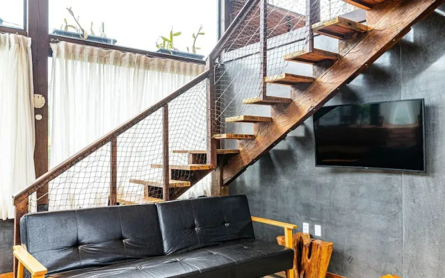 3BR Duplex w/ BBQ & Garage Near Beach Emb686