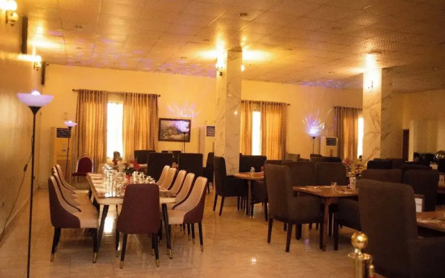 Royal Birds Hotel And Towers