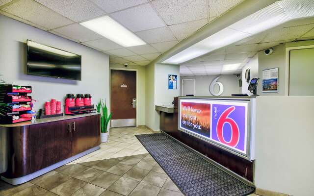 Motel 6 Duluth, MN