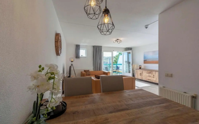 Apartment by Dutch Beach Pet-friendly