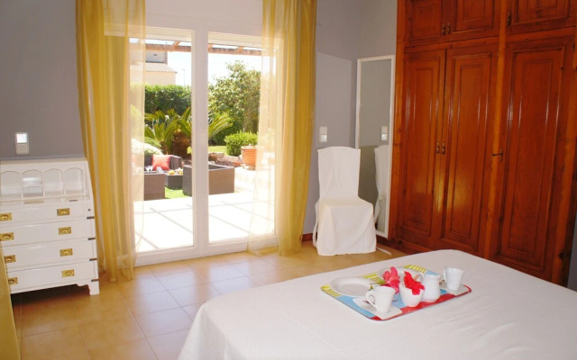 Villa for 8 People With Private Pool