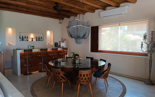 Casa Punta Coco & Beach Club