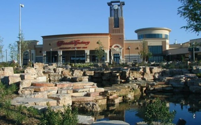 Onsite Gym Pool Fast Wifi More