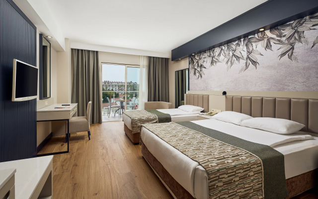 Seaden Sea World Resort & Spa