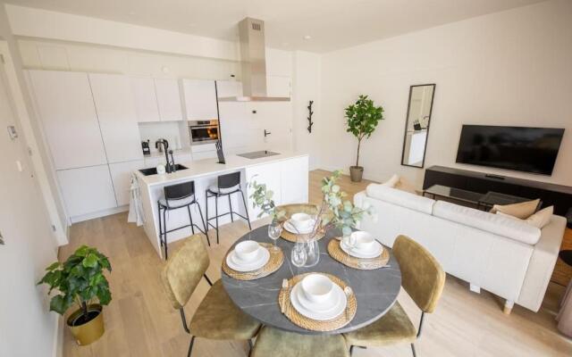 Brilliant 1 Bedroom Serviced Apartment 52m2 -NB304B-
