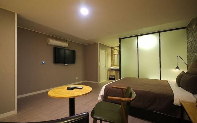 Hotel 385