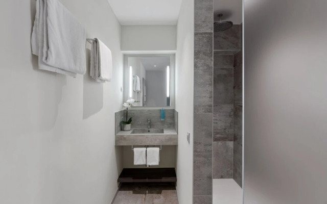 Ascona Lodge, Pool & Garden Retreat