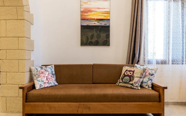 The Owl House Near Chania City Centre