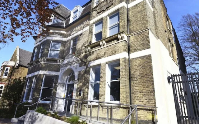 Raymont Hall