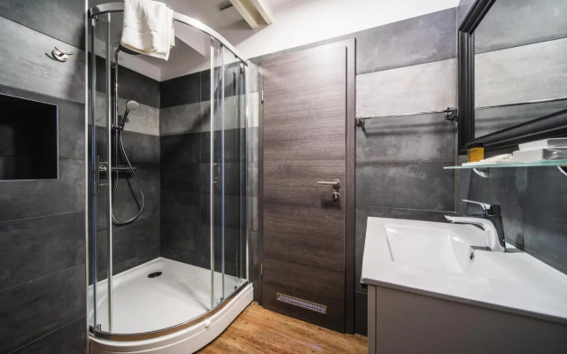 Rustica Rooms