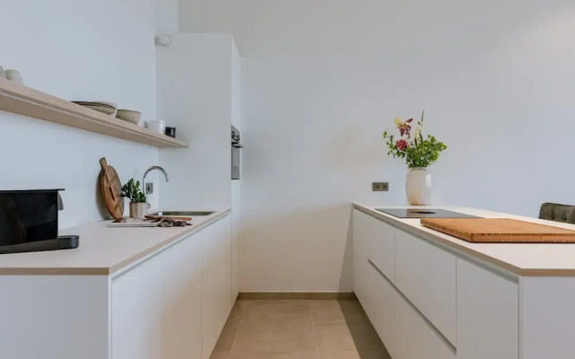 Serene Dikefront Apartment With en Suite Bedrooms and Stunning Views