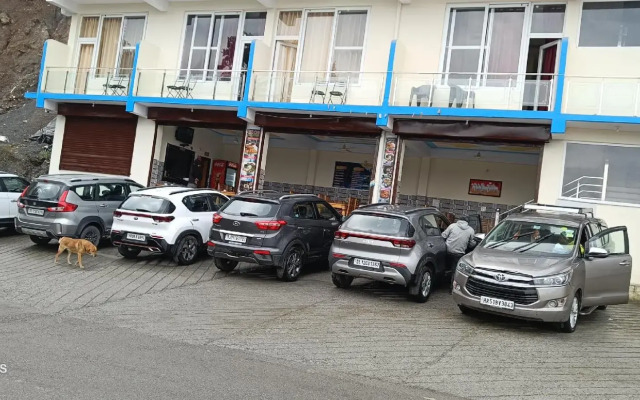 Uk09 hotel & Restaurant