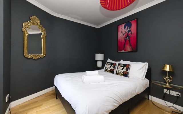 JOIVY Castle Hideaway