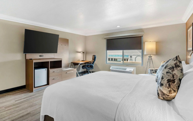 Best Western Plus Newport Mesa Inn